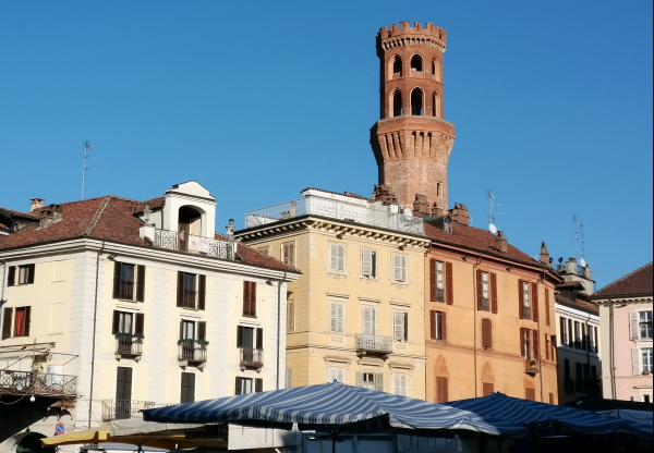 piazza cavour vercelli