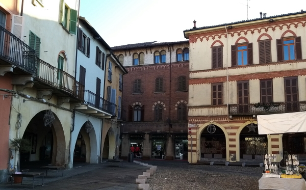 piazza cavour a vercelli