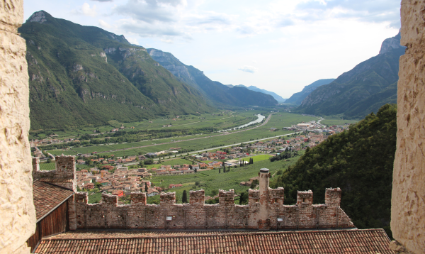 paesaggio dal castello di avio